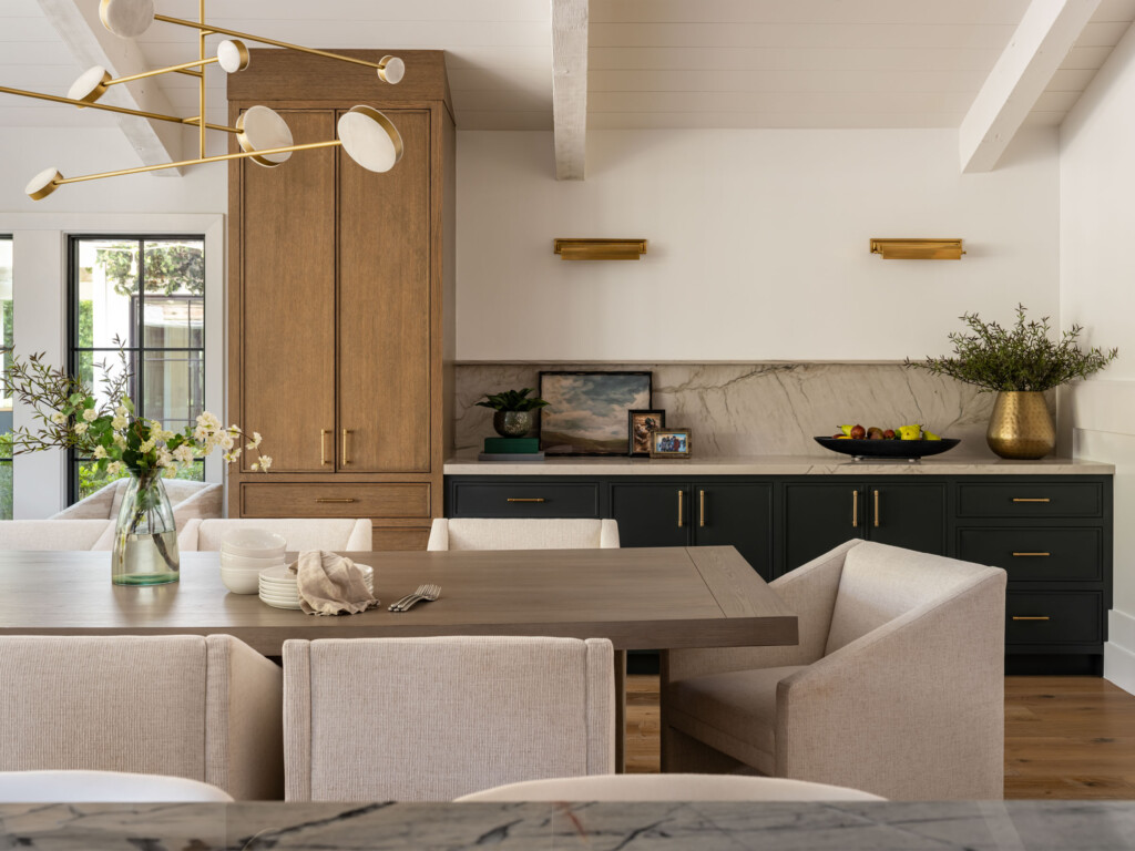 Dining Graceful Arcadia